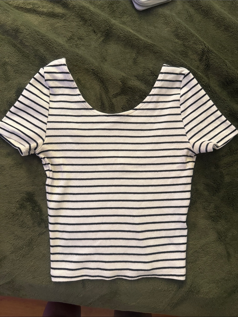 OSTIN STUDIO White & Black Striped Ribbed Open Back Crop Top – XS